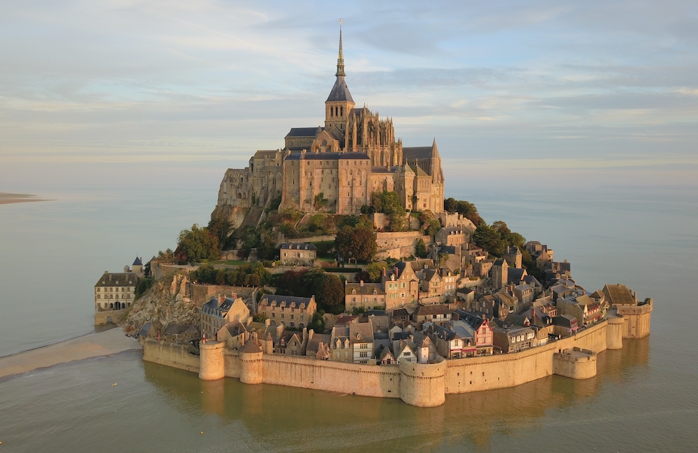 Illustration du colloque "1023-2023 : le Mont Saint-Michel en Normandie et en Europe" (2023)